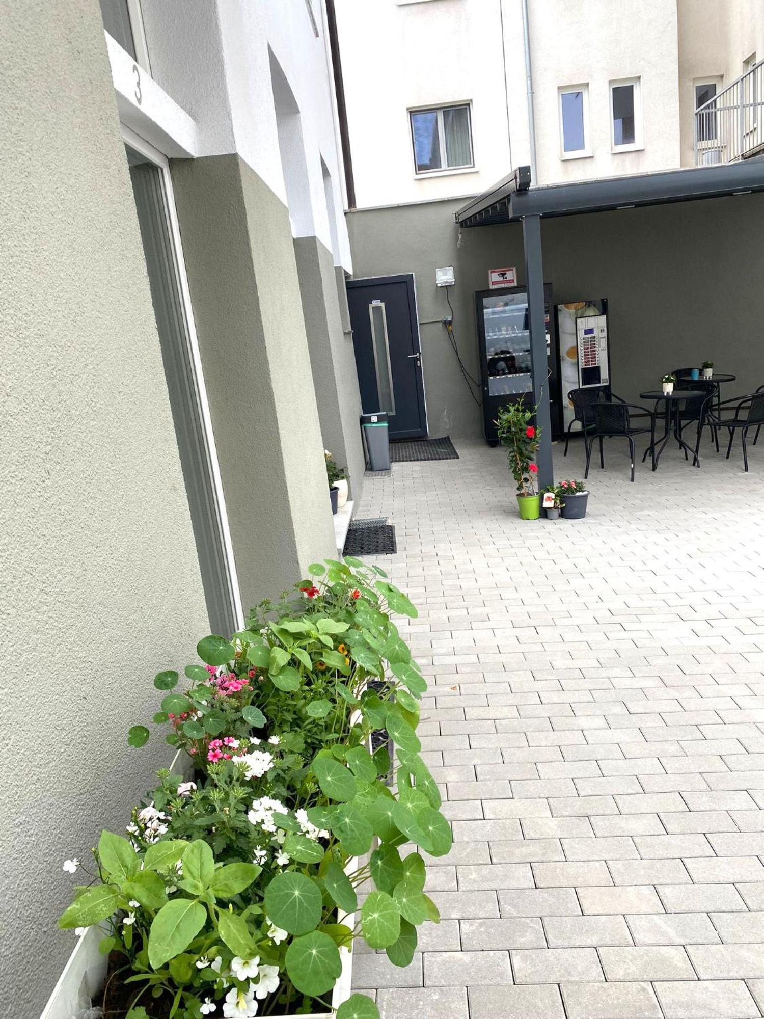 Hostel Linzer City Exteriör bild